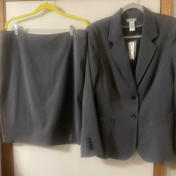 Worthington Charcoal (Size 12) Modern Fit Office
Blazer & Skirt 2-piece Set - Picture 2 of 15